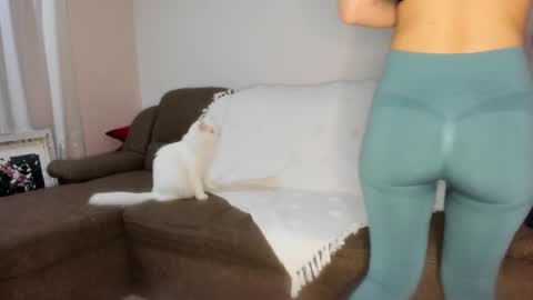 Issabelle online show from 02/28/25, 06:43