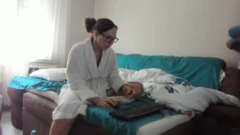 Issabelle online show from 03/12/25, 06:29