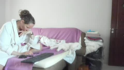Snapshot of issabelle_69 chatting on 06/12/26, 04:55 Issabelle online show from 06/12/26, 04:55