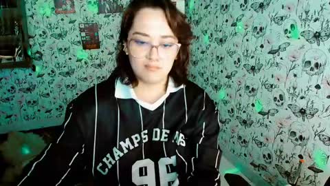 Yiz online show from 05/15/26, 10:50