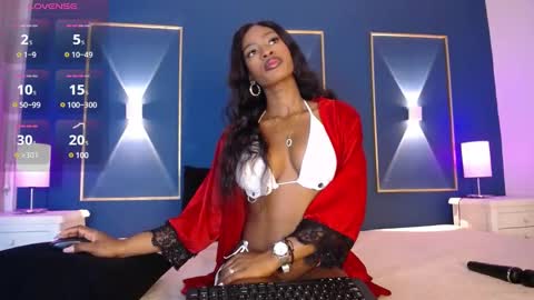 Snapshot of issyrosse chatting on 02/17/25, 12:16 Isabelle online show from 02/17/25, 12:16