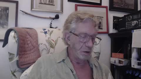 Snapshot of isubmissiveslut chatting on 05/23/26, 06:18 ImYourBitch online show from 05/23/26, 06:18