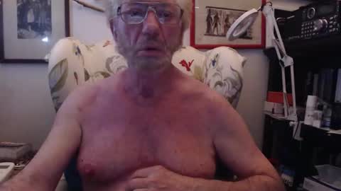 Snapshot of isubmissiveslut chatting on 06/03/26, 04:04 ImYourBitch online show from 06/03/26, 04:04
