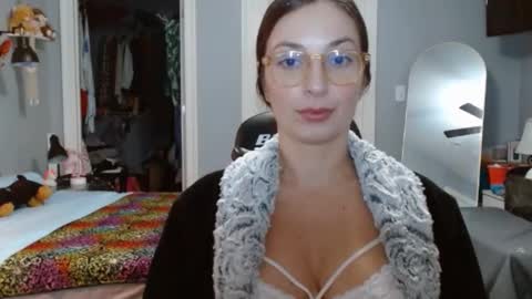 Bella Bloom online show from 12/05/24, 04:53