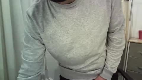 italianboybcn online show from 12/17/25, 06:25