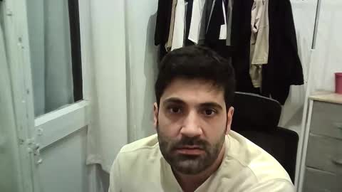 italianboybcn online show from 12/19/25, 07:04