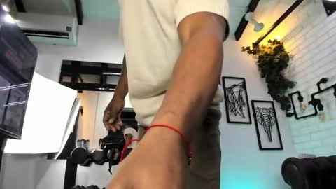 Italo Moore online show from 12/19/25, 11:28