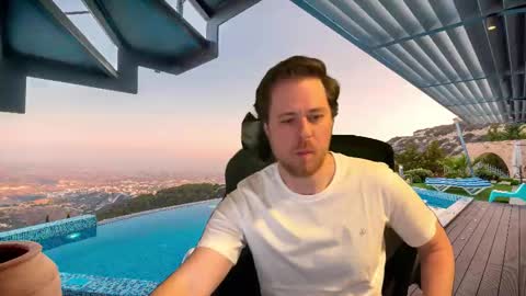 Snapshot of itpain chatting on 12/13/25, 10:04 pain online show from 12/13/25, 10:04