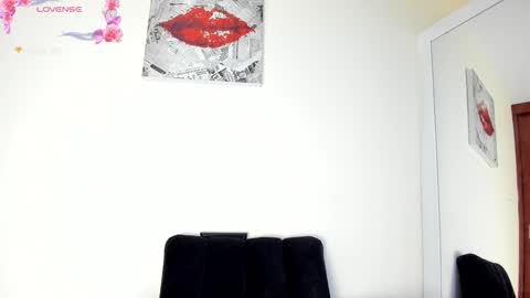 Snapshot of its__angelica_ chatting on 01/28/25, 10:12 Angelica online show from 01/28/25, 10:12