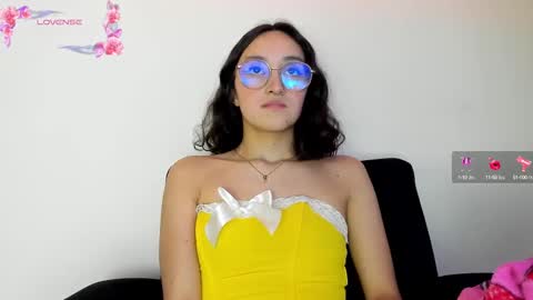 Snapshot of its__angelica_ chatting on 02/09/25, 10:21 Angelica online show from 02/09/25, 10:21