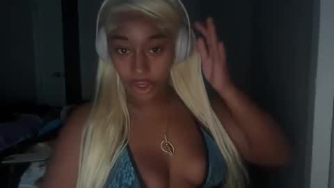 Snapshot of its_amiri chatting on 09/09/25, 02:22 its_amiri online show from 09/09/25, 02:22