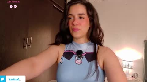 Snapshot of its_bunnyy chatting on 11/17/25, 12:16 K A R I online show from 11/17/25, 12:16