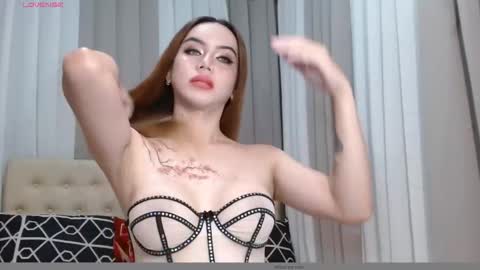 Snapshot of its_emilyvillain chatting on 11/13/25, 04:44 Emily online show from 11/13/25, 04:44