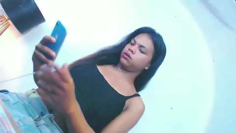 Snapshot of its_kynth chatting on 11/21/25, 03:27 its_kynth online show from 11/21/25, 03:27