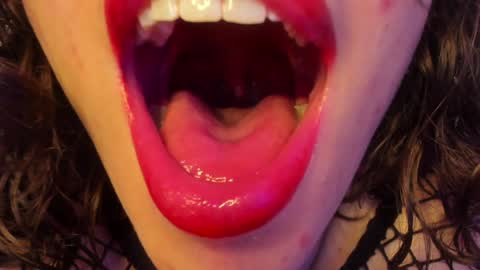 Snapshot of its_marie chatting on 01/09/25, 01:45 Maria online show from 01/09/25, 01:45