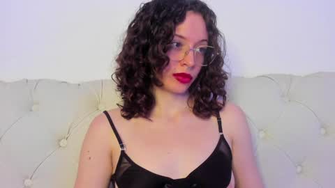 Snapshot of its_marie chatting on 02/07/25, 01:32 Maria online show from 02/07/25, 01:32