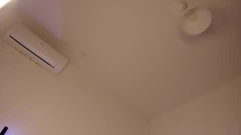 Isabella online show from 11/03/25, 01:45