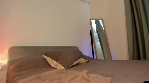 Isabella online show from 04/14/26, 10:43