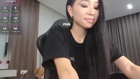 Snapshot of itsdevilcat chatting on 03/12/25, 09:03 Queen Liya online show from 03/12/25, 09:03