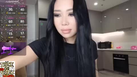 Snapshot of itsdevilcat chatting on 11/01/25, 09:39 Queen Liya online show from 11/01/25, 09:39