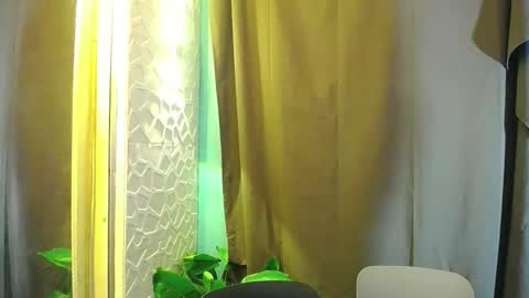 Snapshot of itsfrancine_xoxo chatting on 04/04/26, 06:11 Francine online show from 04/04/26, 06:11