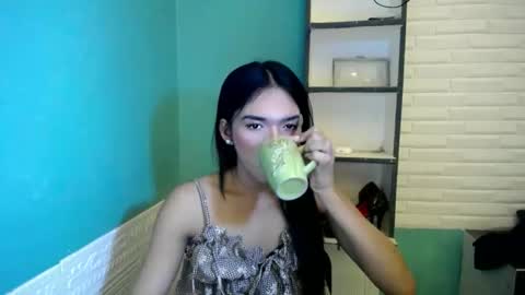 Snapshot of itsfrancine_xoxo chatting on 04/12/26, 01:05 Francine online show from 04/12/26, 01:05