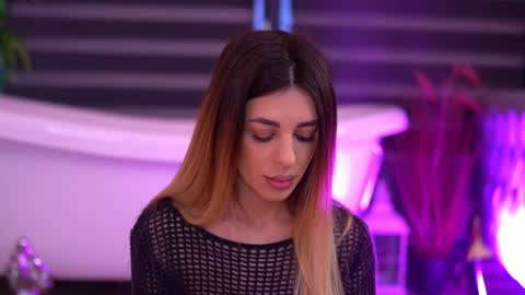 Snapshot of itsivylicious chatting on 02/16/26, 05:36 itsivylicious online show from 02/16/26, 05:36