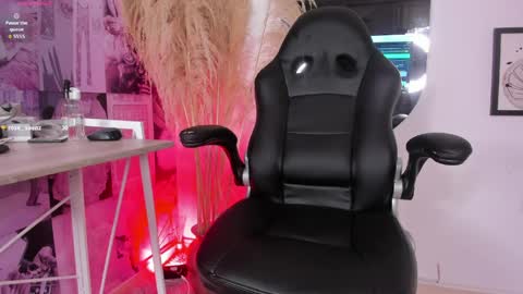 Snapshot of itskaiserbitch chatting on 04/10/26, 01:33 Keiser online show from 04/10/26, 01:33