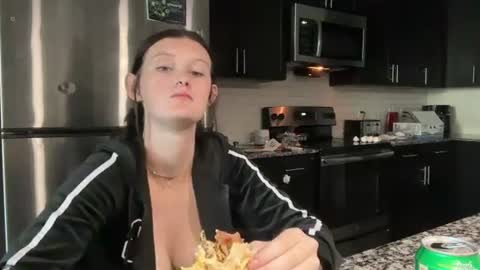 itsKaylaaa online show from 06/09/26, 11:27