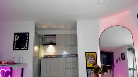 Snapshot of itslau_ chatting on 12/12/24, 02:48 lau online show from 12/12/24, 02:48