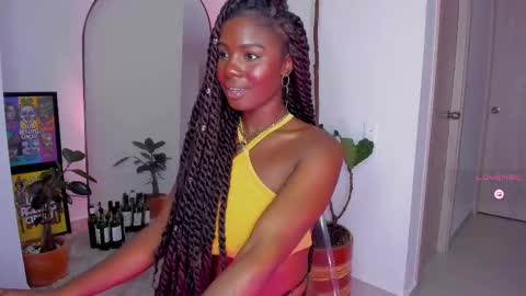 Snapshot of itslau_ chatting on 02/18/25, 09:54 lau online show from 02/18/25, 09:54