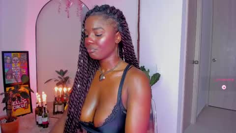 Snapshot of itslau_ chatting on 02/25/25, 04:35 lau online show from 02/25/25, 04:35