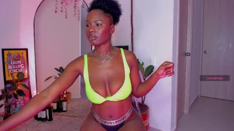 Snapshot of itslau_ chatting on 03/01/25, 03:53 lau online show from 03/01/25, 03:53