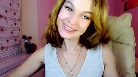 Snapshot of itslunaday chatting on 11/10/25, 07:02 itslunaday online show from 11/10/25, 07:02