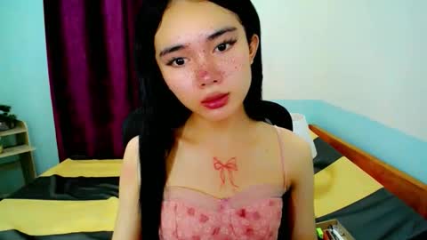 Snapshot of itsmeloveypinay chatting on 11/03/25, 02:18 itsmeloveypinay online show from 11/03/25, 02:18