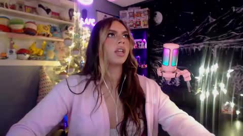 Snapshot of itsnickibabyy chatting on 12/12/24, 02:26 Nicki Foxx online show from 12/12/24, 02:26