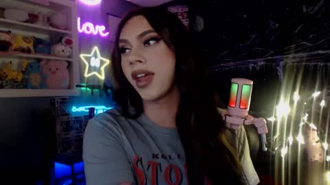 Snapshot of itsnickibabyy chatting on 01/05/25, 12:31 Nicki Foxx online show from 01/05/25, 12:31