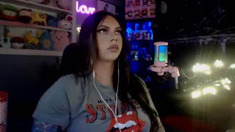 Snapshot of itsnickibabyy chatting on 01/05/25, 03:32 Nicki Foxx online show from 01/05/25, 03:32