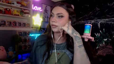 Snapshot of itsnickibabyy chatting on 02/15/25, 12:37 Nicki Foxx online show from 02/15/25, 12:37