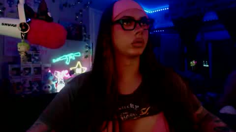 Snapshot of itsnickibabyy chatting on 11/10/25, 03:49 Nicki Foxx online show from 11/10/25, 03:49