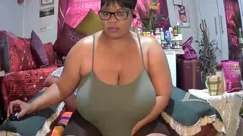 itumeleng74 online show from 09/30/25, 08:41