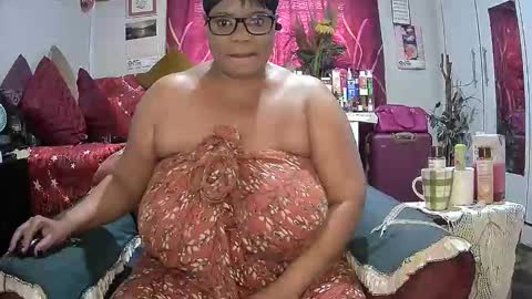 itumeleng74 online show from 10/17/25, 05:43