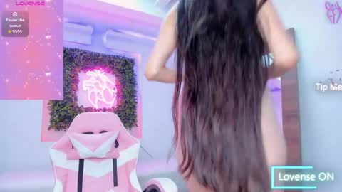 Itzel  online show from 04/09/26, 02:00