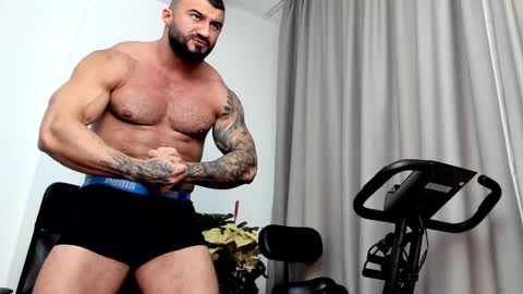 iustinmucle95 online show from 12/27/24, 10:05