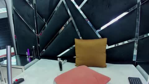 ivannaa18 online show from 09/23/25, 05:10