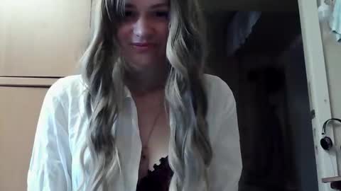 Snapshot of ivetta911 chatting on 10/21/25, 12:39 ivetta911 online show from 10/21/25, 12:39