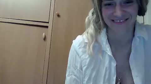 Snapshot of ivetta911 chatting on 11/11/25, 02:28 ivetta911 online show from 11/11/25, 02:28