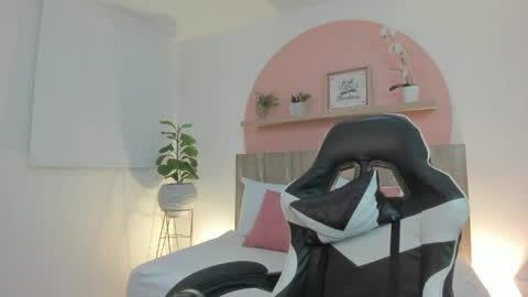I V E T T E online show from 05/20/26, 08:04