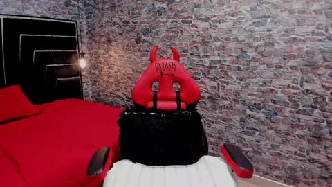 Ivis  online show from 02/08/25, 03:21