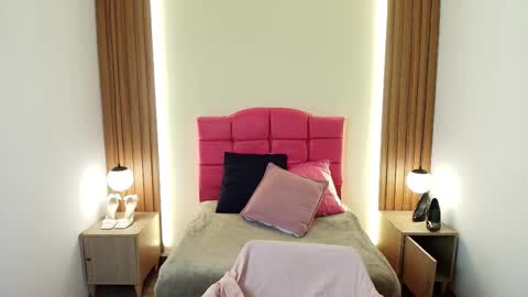 I V O N N E R O S S online show from 02/18/26, 12:23